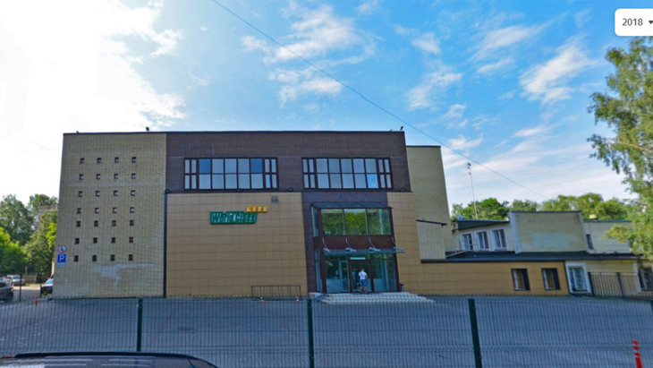 Здание спортивного комплекса на улице Сакко и Ванцетти.