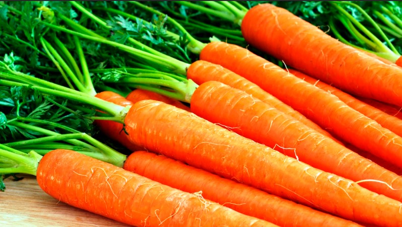 В красной моркови содержится очень много витаминов и минералов.
