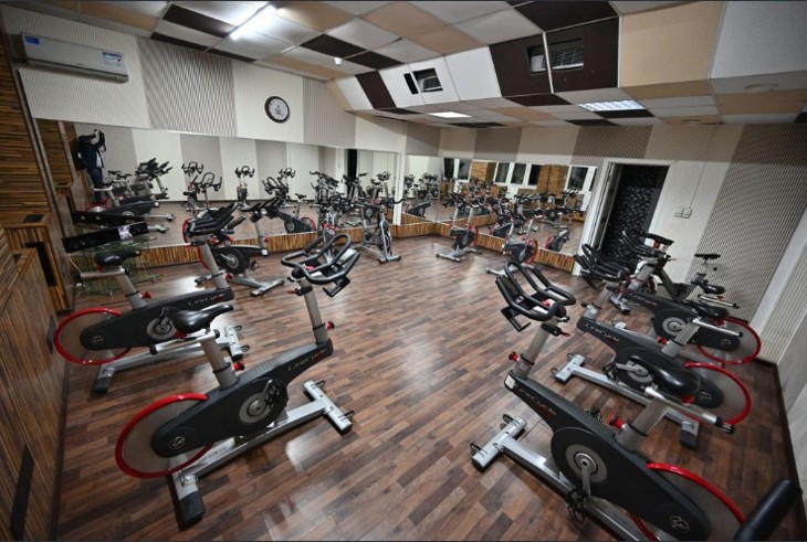 Студия CYCLE — групповые велотренировки на сайклах в зале.